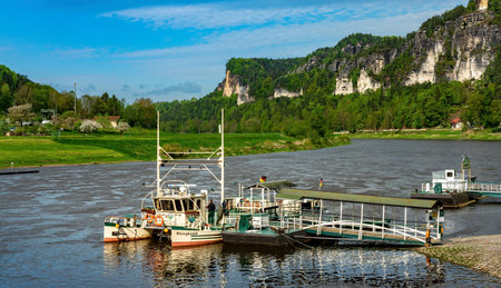 the yaw ropes on the Elbe in the city of Rathenのeditorial素材