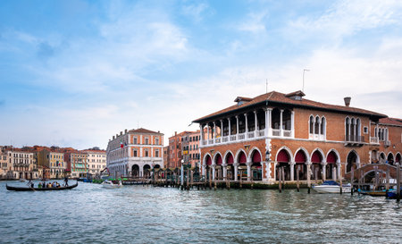 Houses, water canals, tourists and other sights in the lagoon city of Veniceのeditorial素材