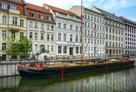 houses and old boats on the Fischerinsel in Berlinのeditorial素材