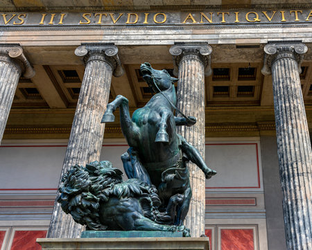 Lion fighters in front of the Altes Museum in Berlinのeditorial素材