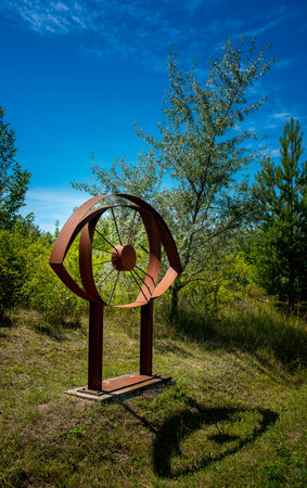Figures on the art trail in Ferropolis, Graefenhainichen, Germanyのeditorial素材
