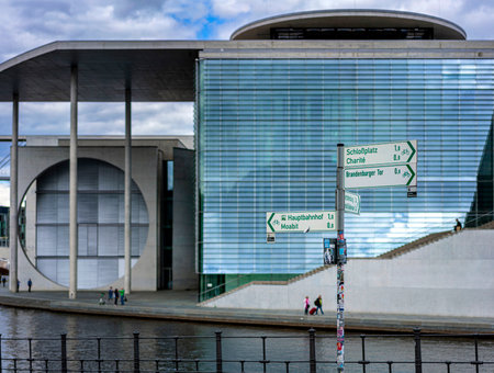 Architecture, tourists and excursion boats in Berlin's government districtのeditorial素材