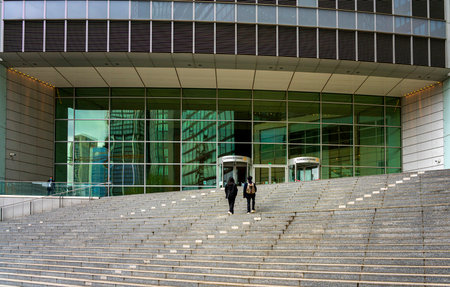 young Asian couple in front of the Commerzbank headquarters in Frankfurt am Mainのeditorial素材