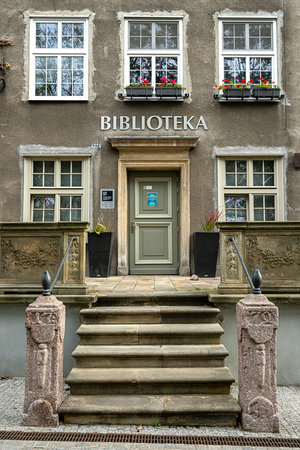 historical streets and house entrances in the old town of Gdansk Polandのeditorial素材