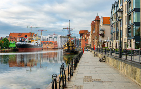 Half-timbered houses and boats in the old town of Gdansk, Polandのeditorial素材