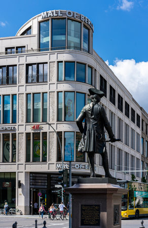 berlin, sculpture of a prussian general at wilhelmplatz in front of the mall of berlinのeditorial素材