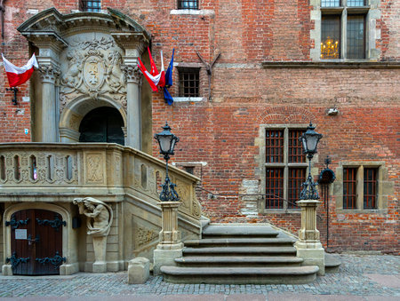 Houses and tourists in the old town of Gdansk, Polandのeditorial素材