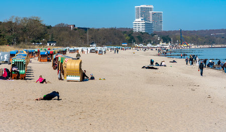 Timmendorfer Strand with beach chairs and tourists, Niendorf, Bay of LÃ¼beck, Baltic Seaのeditorial素材