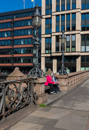 Senior couple sitting on a bench at the High Bridge, Hamburgのeditorial素材