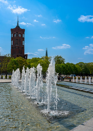 Fountains and water fountains at Alexanderplatz,のeditorial素材