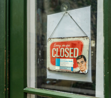 sorry we are closed sign on a shop doorのeditorial素材