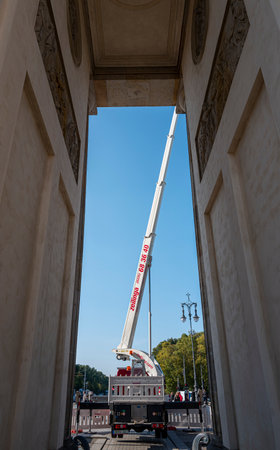 Truck with lifting platform at the Brandenburg Gate, Pariser Platzのeditorial素材