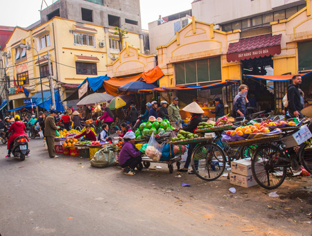 Hanoi, Vietnam - January 23, 2017 - A shot of street vendors, selling fruits and vegetables, on the streets, in the old quarterのeditorial素材