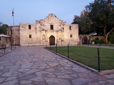 The Alamo at Dusk, Visiting a Historic Texas Locationの写真素材