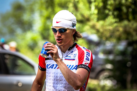 Chelyabinsk, Russia - may 31, 2015: young cyclist drinking Pepsi before start of Cycling during race mountain bike "New Energy 2015"のeditorial素材