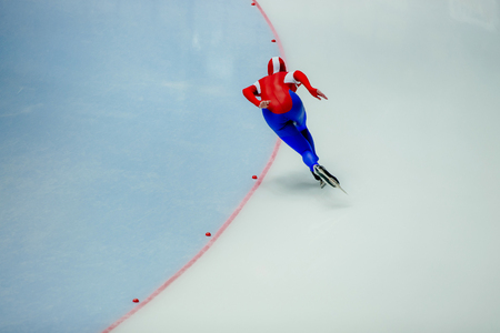 male athlete speed skater on turn ice arena competition ice-skatingの写真素材