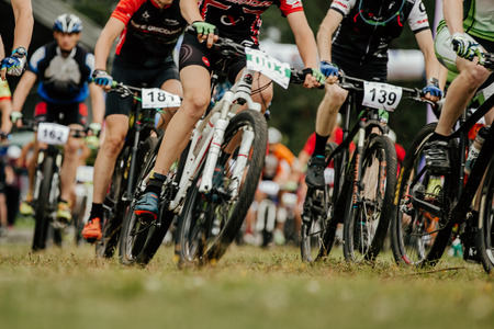 V.Ufaley, Russia - August 12, 2018: group athletes mountain bikers cyclists started during race XCM Big stoneのeditorial素材