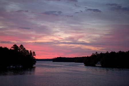 Muskoka Ontario, Canada - September 12, 2012. Dawn on Lake Rosseau in the Muskoka region of Ontario. Located within two hours north of Toronto, the region is a popular summer haven for many Ontario residents as well as professional athletes, actors and thのeditorial素材