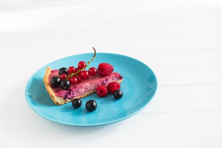 Wedge currant tart heap berry decorated white wooden background.の写真素材