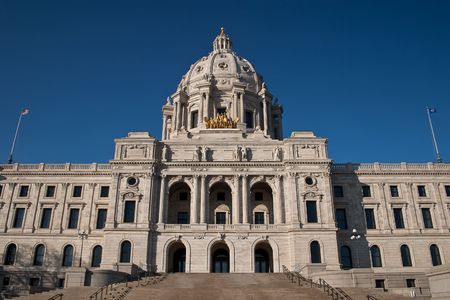 The Minnesota State Capitol is located in Minnesota's capital city, Saint Paul, and houses the Minnesota Senate, Minnesota House of Representatives, the Office of the Attorney General and the Office of the Governor. の写真素材