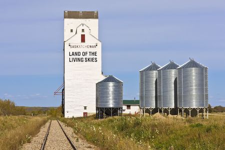 Land of the Livings Skies slogan can be found on a grain elevator in Saskatchewanの写真素材