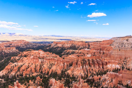 Bryce Canyon National Park is located in southwestern Utah in the United States and is distinctive due to its geological structures, called hoodoos, formed from wind, water, and ice erosion of the river and lakebed sedimentary rocks.の写真素材