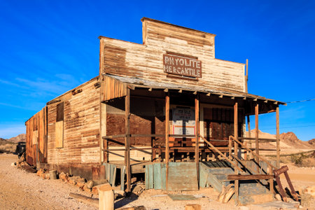 A rundown, old building with a porch and a sign.の写真素材