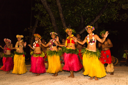 TAHAA, FRENCH POLYNESIA - CIRCA 2014: Polynesian men and women perform traditional dance circa 2014 in Tahaa.Polynesian dances are major tourist attraction of luxury resorts of French Polynesia.のeditorial素材