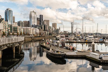Seattle, WA/USA October 29, 2016: View of Ocean waterfront from Antony Pier 66のeditorial素材
