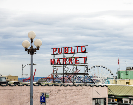 Seattle, WA/USA October 30, 2016: Pike Market. Public Marketplace signのeditorial素材