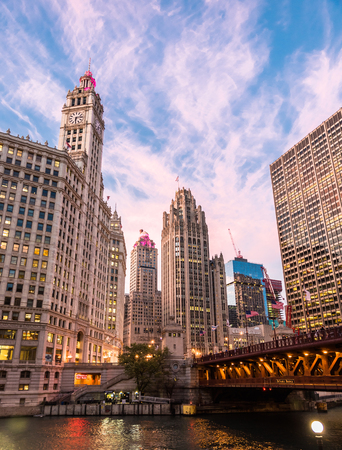 Night views of skyscrapers in downtown seen from Chicago Riverwaのeditorial素材
