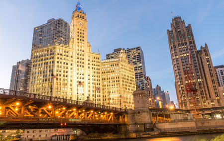 Night views of skyscrapers in downtown seen from Chicago Riverwaのeditorial素材