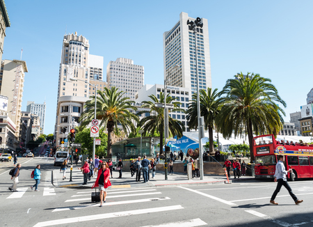 People crossing the street at Union Squareのeditorial素材