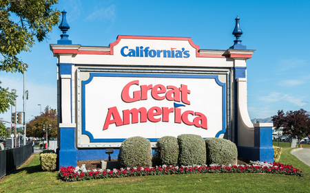 Entrance into Great America Parkのeditorial素材