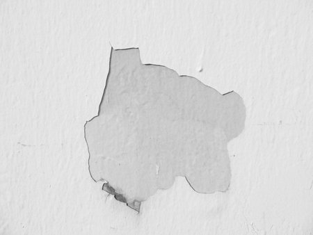 white wall with cracksの写真素材