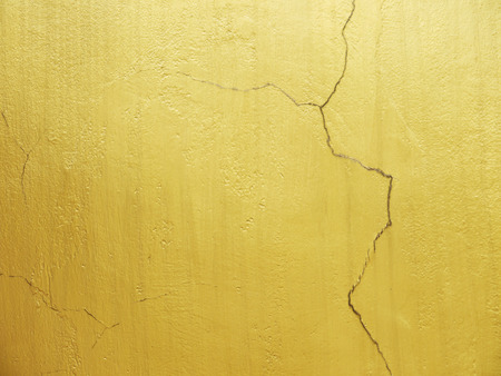 golden wall with crack textureの写真素材