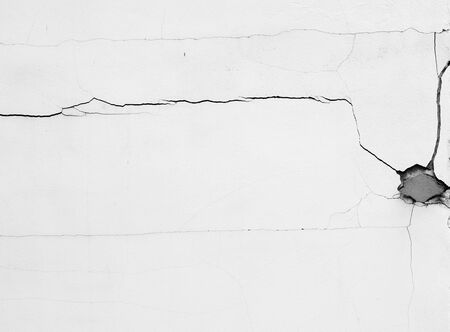 crack white wall texture backgroundの写真素材