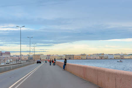 SAINT-PETERSBURG, RUSSIA - AUGUST 5, 2016: Pirogovskaya embankment of Saint-Petersburg in the eveningのeditorial素材