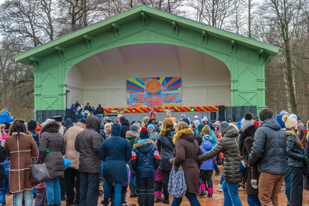 RUSSIA, REPINO, LENINGRAD REGION, - MARCH 13, 2016: the Traditional Slavic festival "Maslenitsa", the concert and the burning of an effigyのeditorial素材