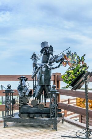 RUSSIA, KALININGRAD REGION, ZELENOGRADSK - August, 2016: Sculpture Dog-Fiddler on the beach of Zelenogradsk cafe Barnのeditorial素材
