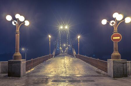 A pedestrian bridge connects the right bank of Kiev with the island  water park  の写真素材