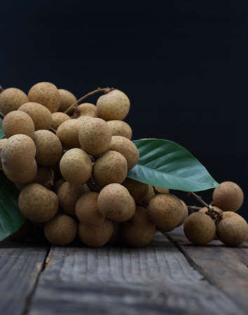 Lots of longan fruit on the wooden table.の写真素材