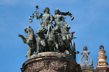 Statue on top of Dresden opera houseの写真素材