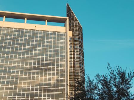 ORLANDO, FLORIDA - NOV 11, 2019: Advent Health Hospital. Tall main building.のeditorial素材