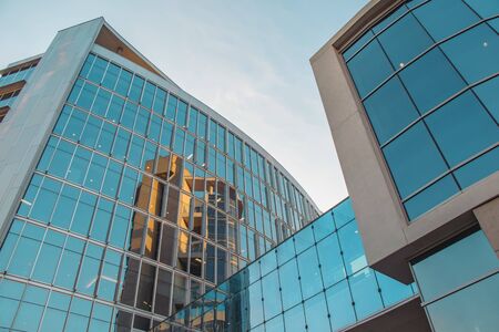 ORLANDO, FLORIDA - NOV 11, 2019: Advent Health Hospital. Medical offices with modern architecture and reflective windows.のeditorial素材