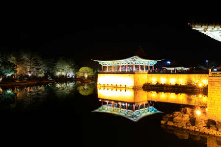 A night view of Wolji Pond (Anapji Pond) of Donggung Palace in Gyeongju, a tourist attraction in Korea.のeditorial素材