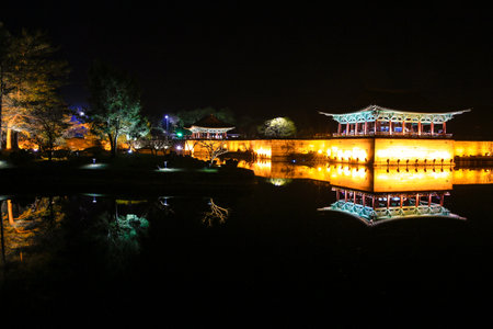 A night view of Wolji Pond (Anapji Pond) of Donggung Palace in Gyeongju, a tourist attraction in Korea.のeditorial素材