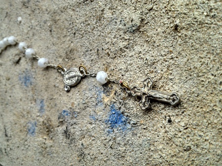 Old chaplet in the cementの写真素材