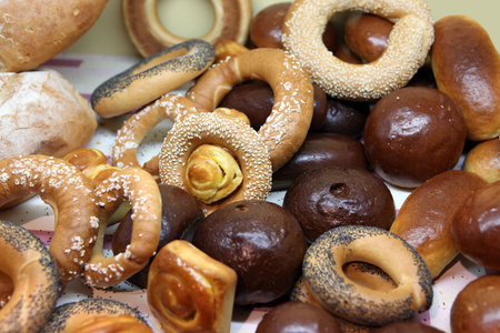 Buns and steering-wheels with a poppy and a sesame