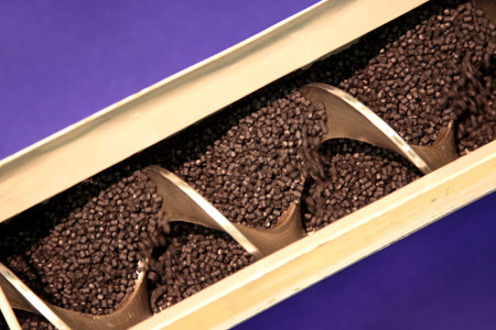 The screw mechanism for advancement of granules of plastic in the machine
